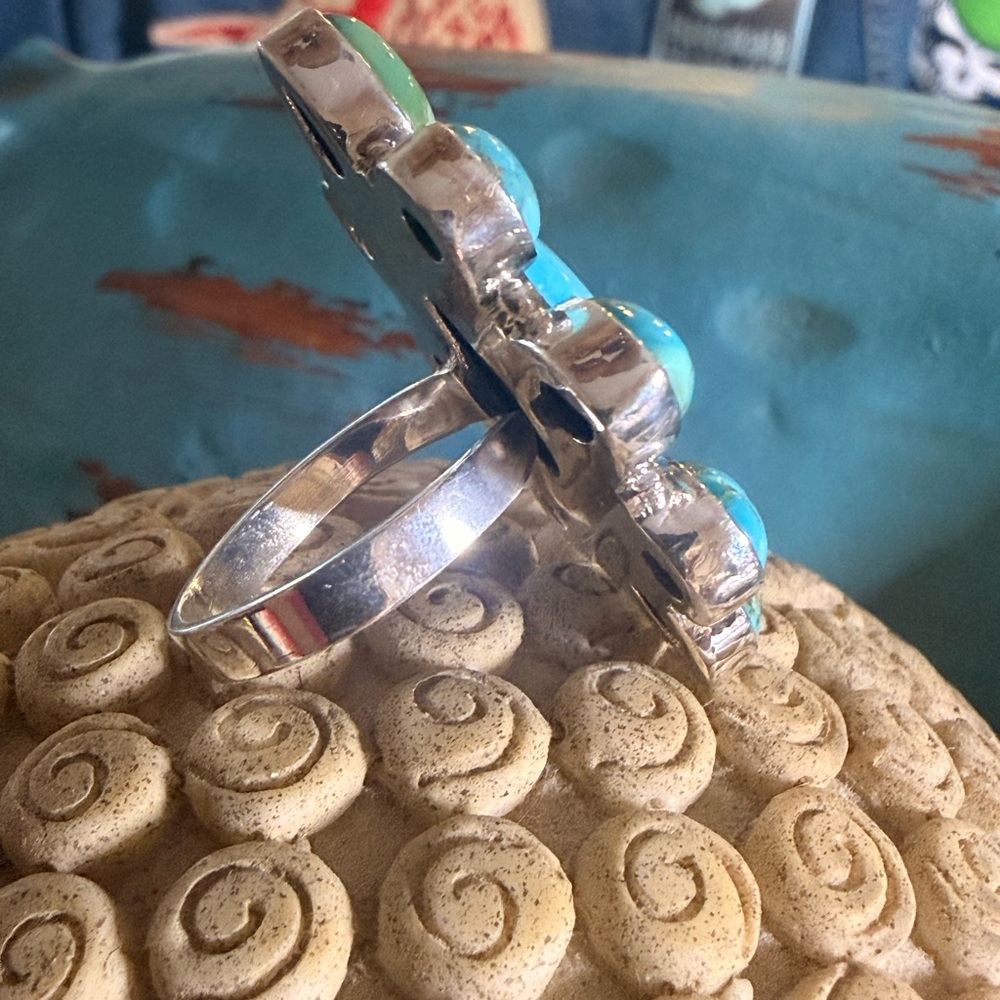 Kingman Turquoise Multi stone ring
.925 Sterling Silver - Picture 6 of 8
